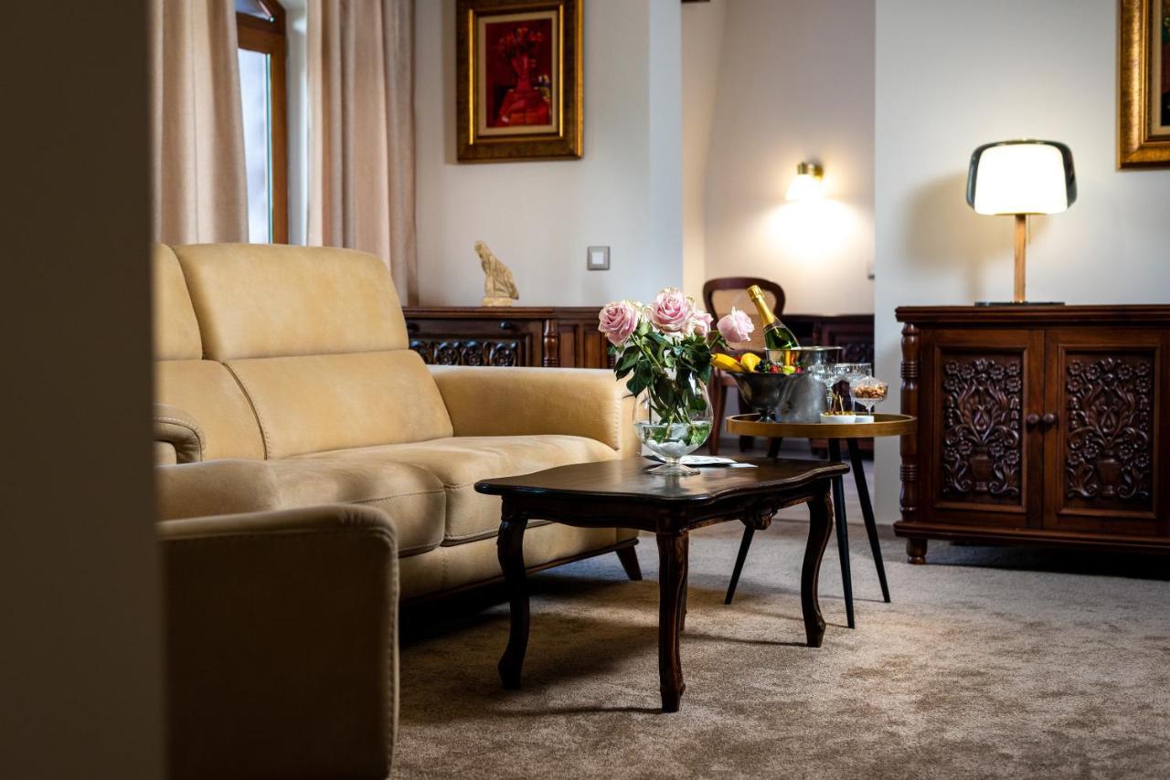Park Hotel Kaylaka Pleven Ngoại thất bức ảnh