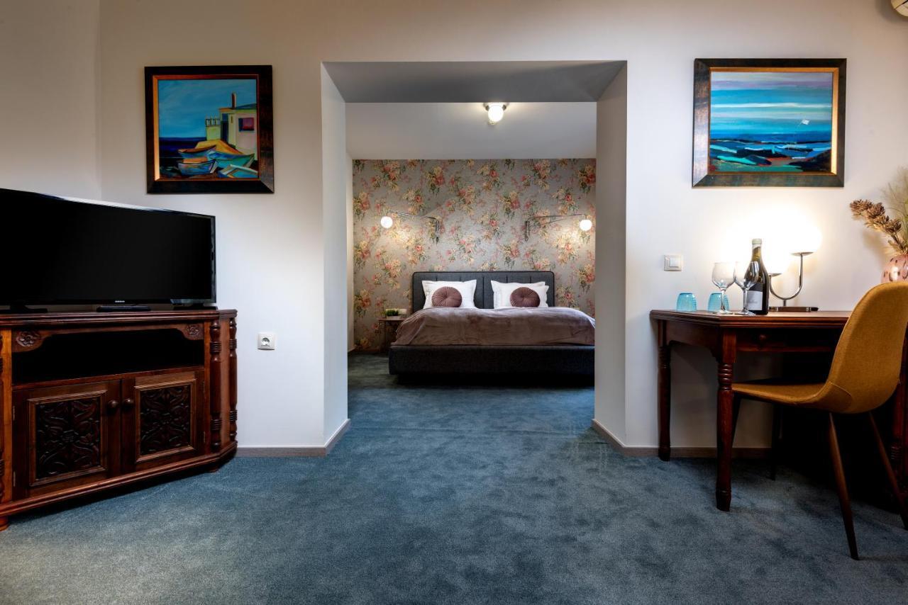 Park Hotel Kaylaka Pleven Ngoại thất bức ảnh