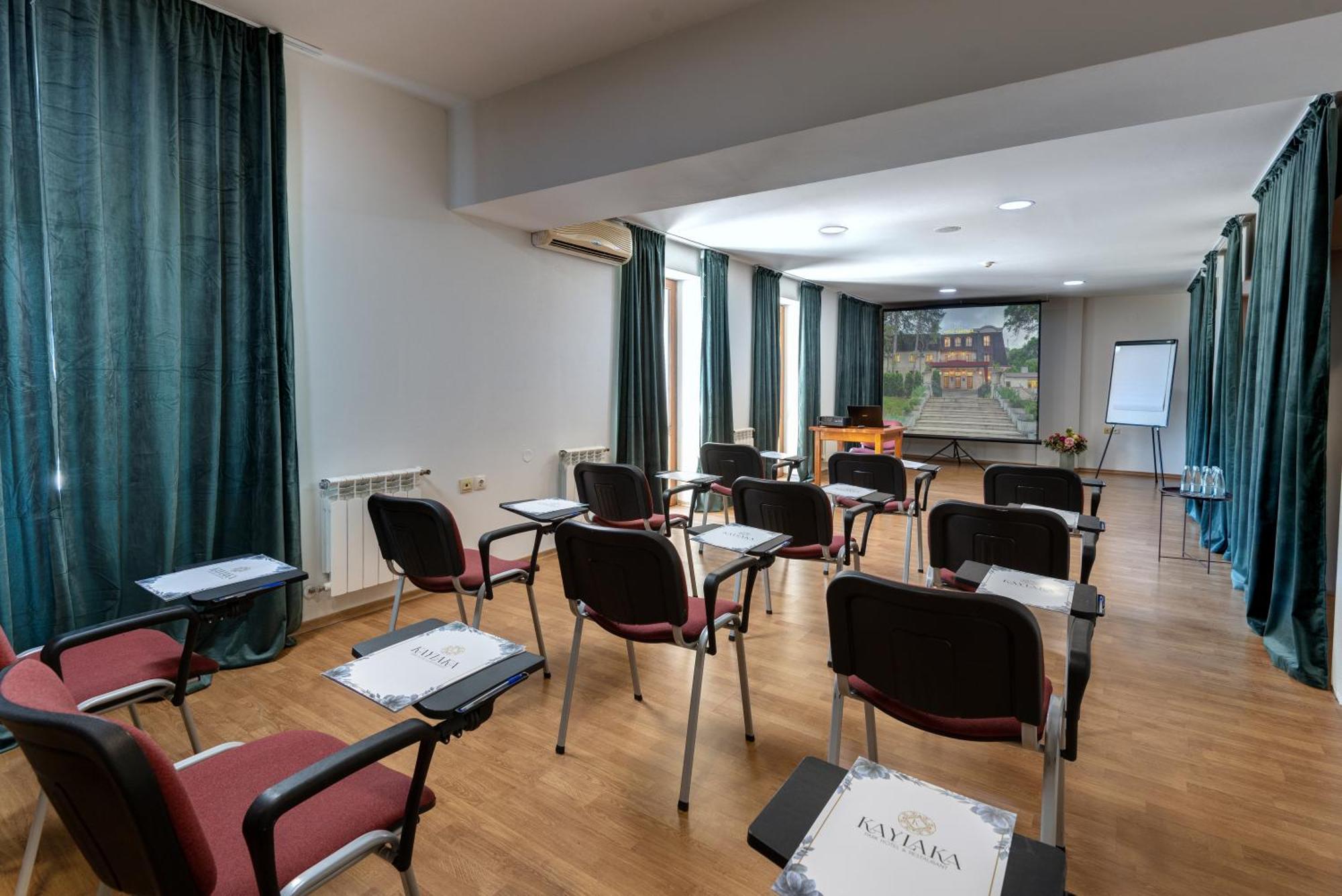 Park Hotel Kaylaka Pleven Ngoại thất bức ảnh