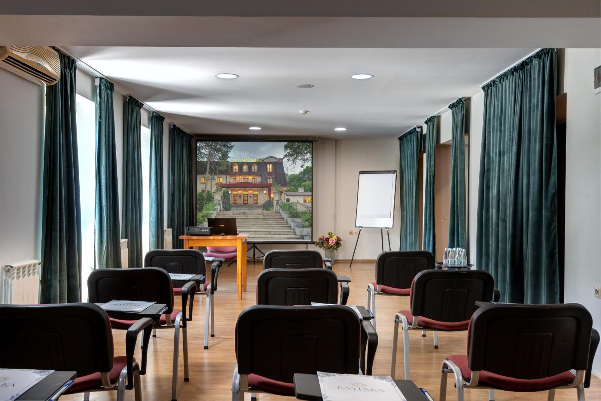 Park Hotel Kaylaka Pleven Ngoại thất bức ảnh