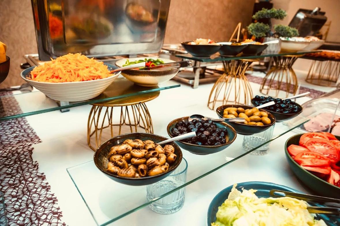 Park Hotel Kaylaka Pleven Ngoại thất bức ảnh